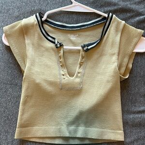Go for the gold crop tee